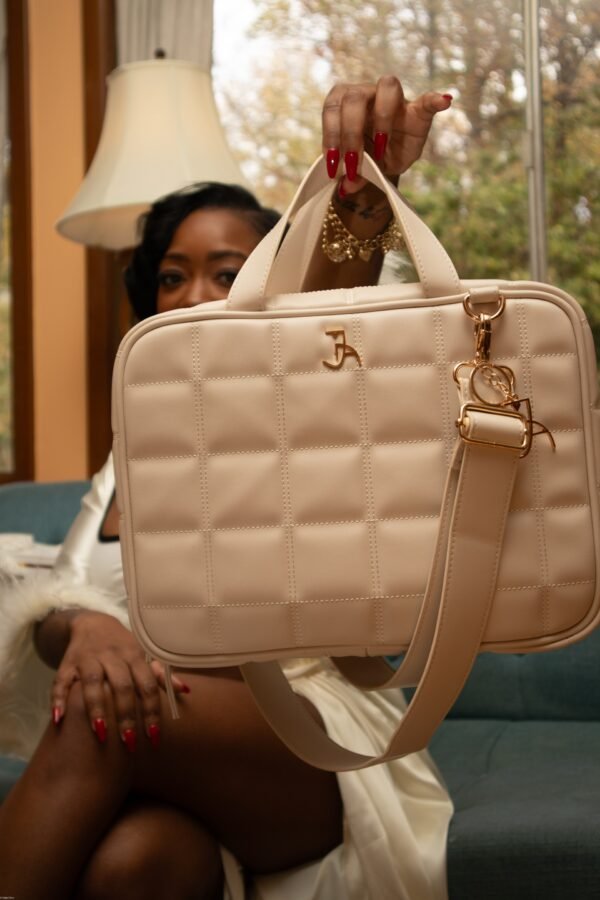La Belle Beige - Image 4